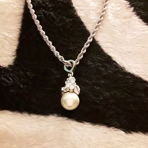 GIVENCY PEARL DROP NECKLACE